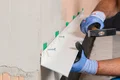 De nivelleerstukken worden gebruikt om plintrails te bevestigen.