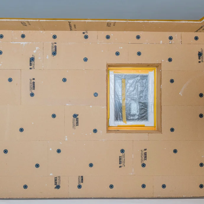 Finales D&uuml;belbild der ged&uuml;belten Holzfaserd&auml;mmplatten als Innend&auml;mmung im geklebten System.