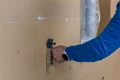 De houtvezelisolatieplaten worden bevestigd met het Thermotop S1 korte schroefanker.