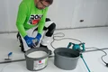 Het airless en rolsilicaat wordt verdund met water.